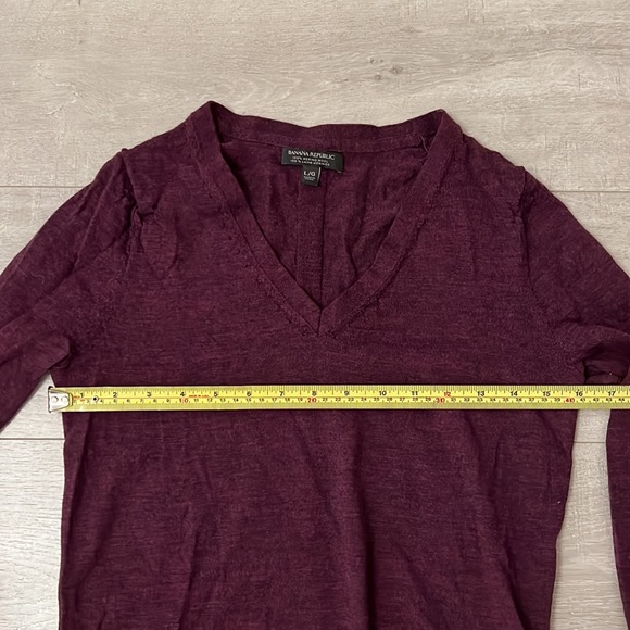 Banana Republic 100% merino wool sweater - Picture 6 of 7